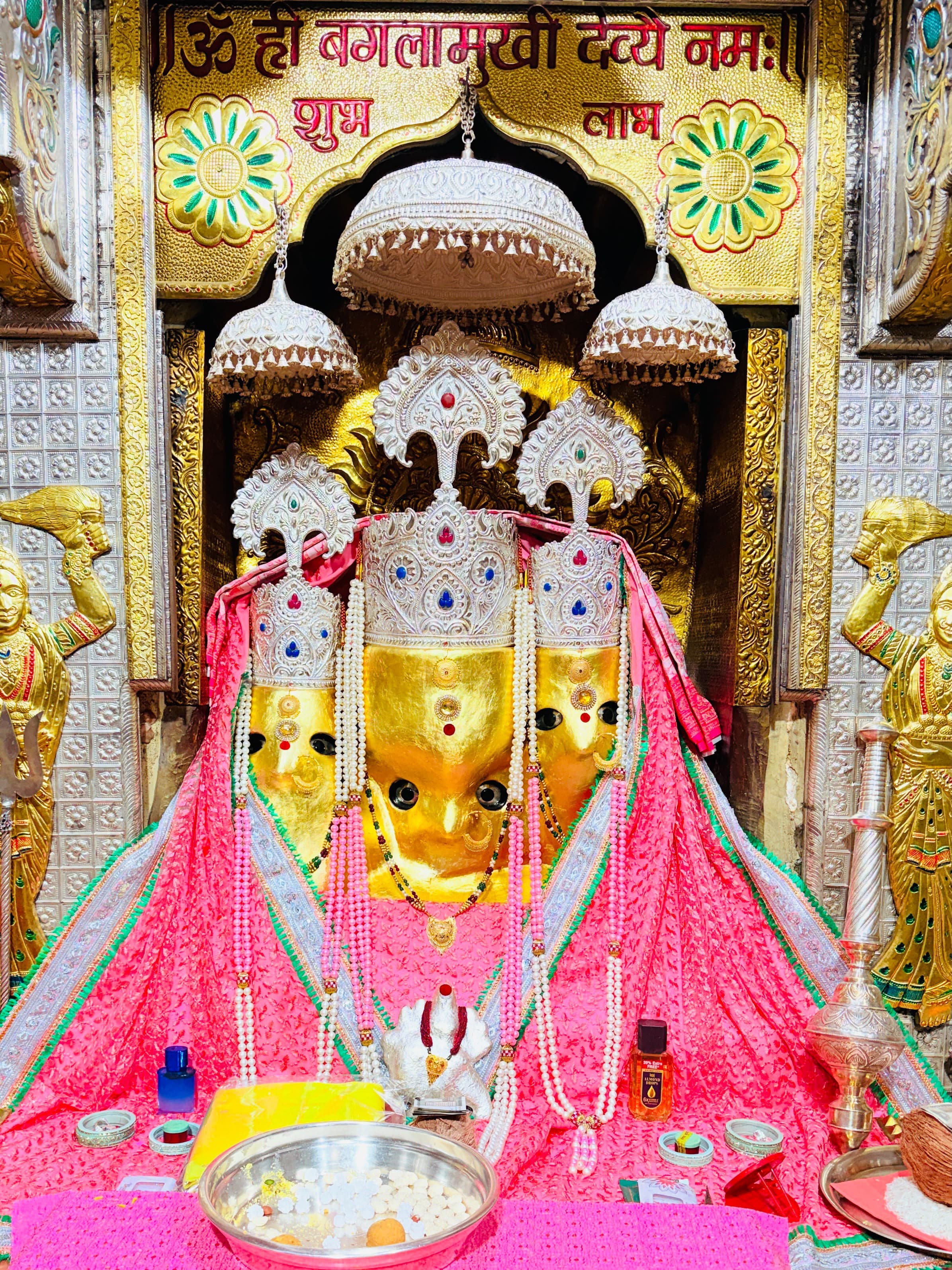 त्रिशक्ति स्वयंभू विग्रह